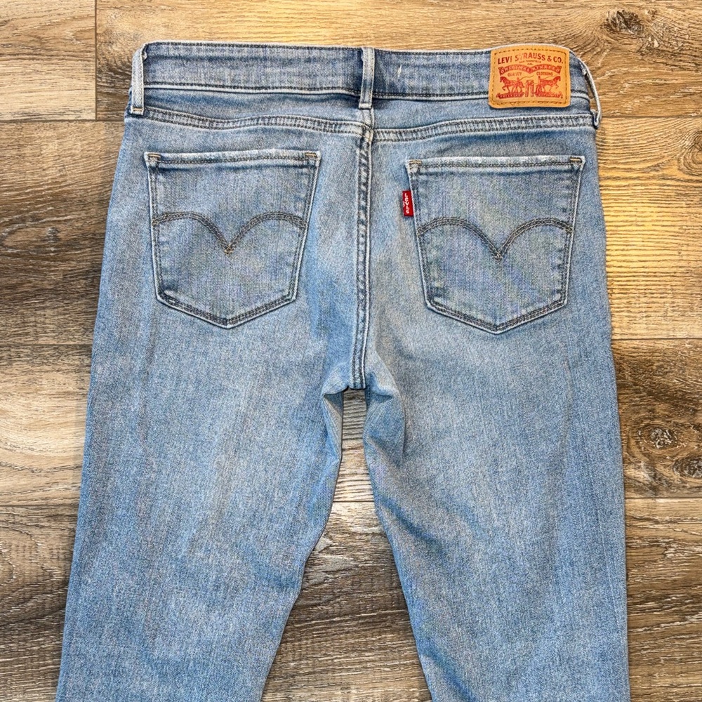 Levi's 711 skinny women’s Classic Denim Jeans in Light Blue,